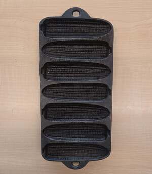 Vintage Cast Iron 7-Slot Cornstick Cornbread Mold Pan Made in USA